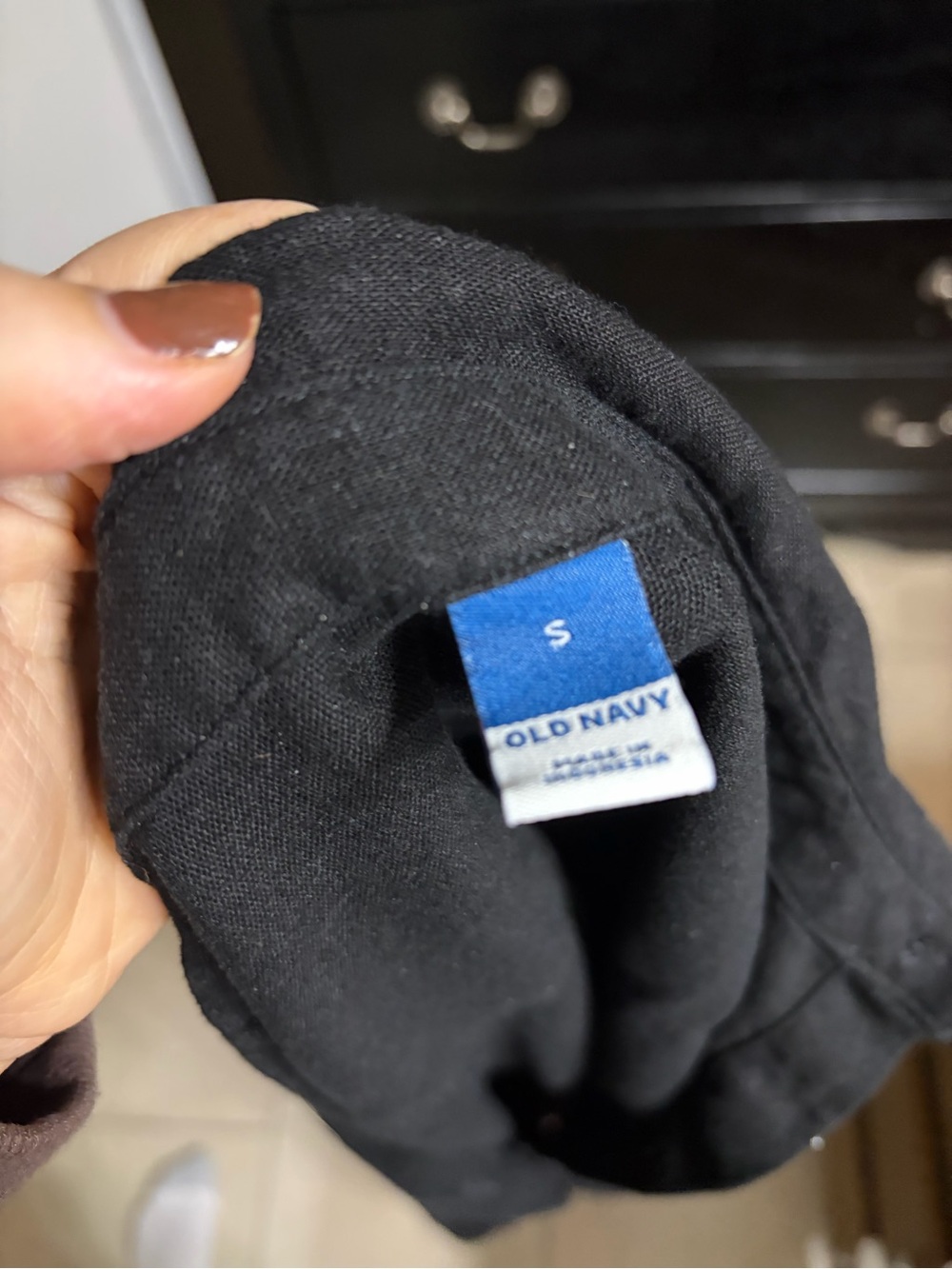 Old Navy Black Short-Sleeve Button-Down Shirt - Picture 2 of 4
